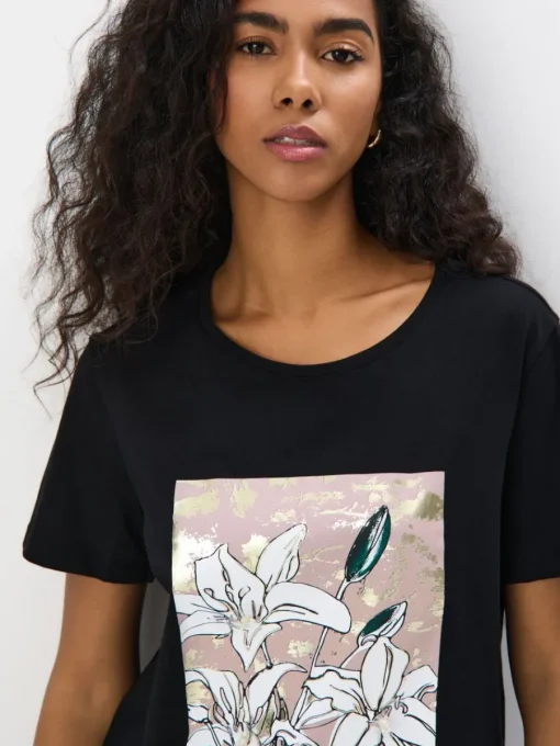 T-shirts, Tops>MOHITO Baumwoll-T-Shirt mit Print Schwarz