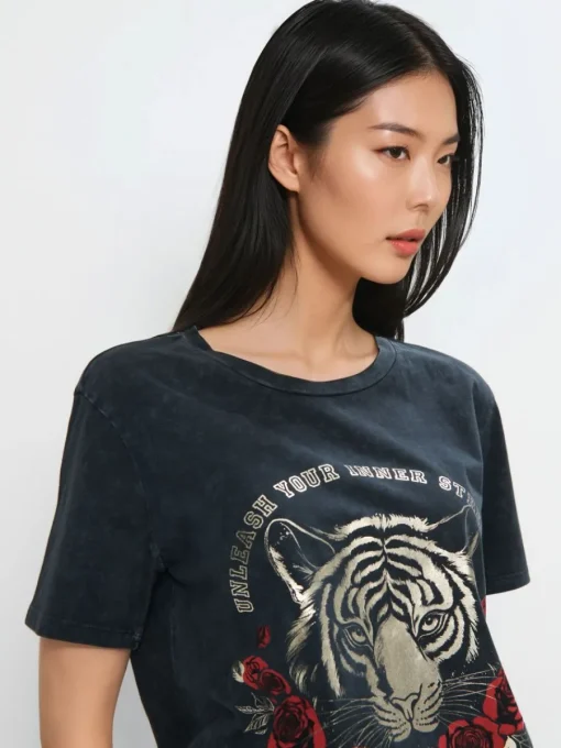 T-shirts, Tops>MOHITO Baumwoll-T-Shirt mit Print Schwarz