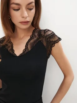 Blusen, Hemden></noscript>MOHITO Bluse mit Spitze Schwarz