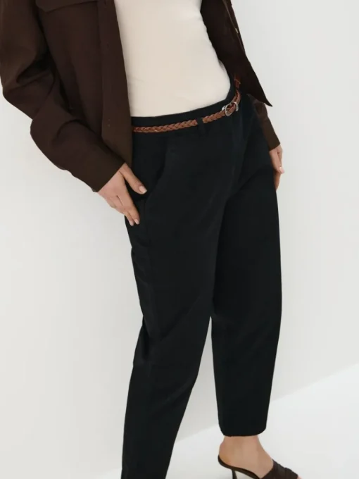 Hosen>MOHITO Chinohose mit Gürtel Schwarz
