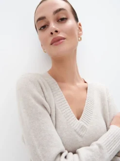 Pullover></noscript>MOHITO farbener Pullover mit V-Ausschnitt Creme