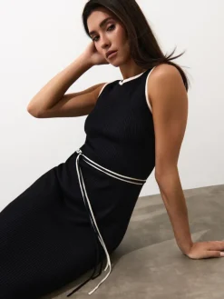 Coming Soon!></noscript>MOHITO Figurbetontes Midikleid Schwarz