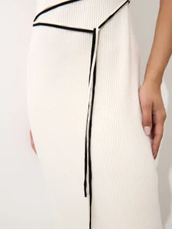 Coming Soon!></noscript>MOHITO Figurbetontes Midikleid Creme