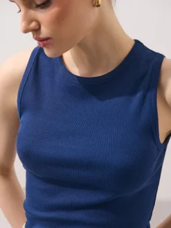 T-shirts, Tops></noscript>MOHITO Figurbetontes Top Navy