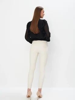 Jeans>MOHITO Gewachste Hose im Skinny-Fit Creme