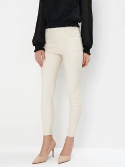 Jeans></noscript>MOHITO Gewachste Hose im Skinny-Fit Creme