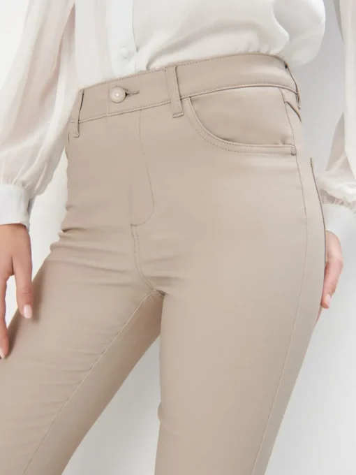 Jeans>MOHITO Gewachste Hose im Skinny-Fit Beige