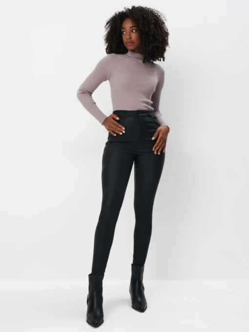 Jeans>MOHITO Gewachste Hose im Skinny-Fit Schwarz