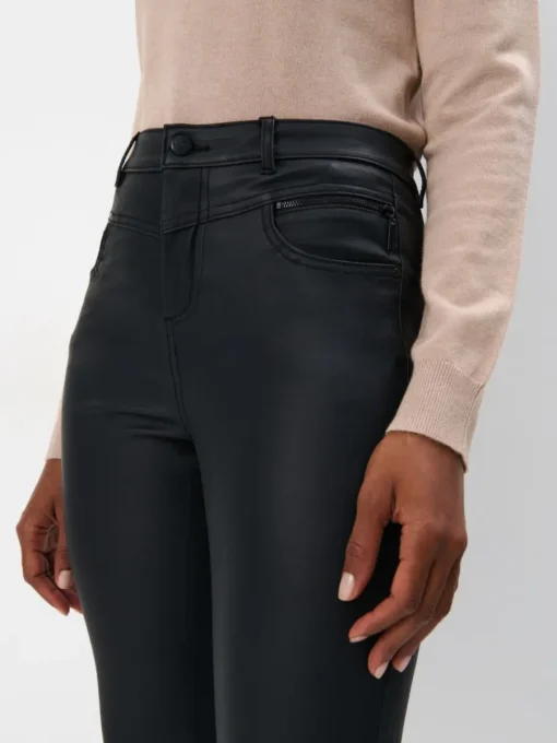 Jeans>MOHITO Gewachste Hose im Skinny-Fit Schwarz