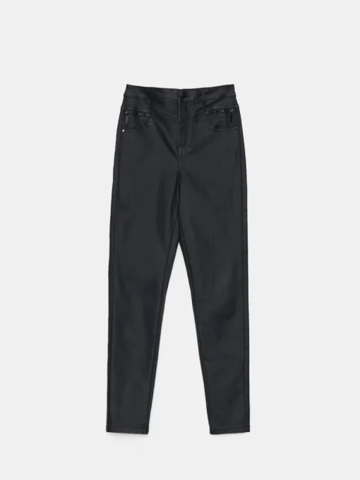 Jeans>MOHITO Gewachste Hose im Skinny-Fit Schwarz