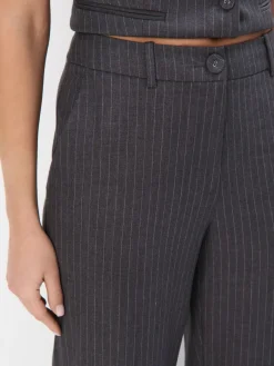 Anzüge|Hosen></noscript>MOHITO Hose mit weitem Bein Grau