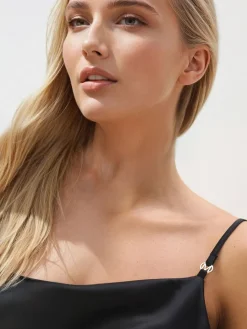 T-shirts, Tops></noscript>MOHITO Satintop Schwarz