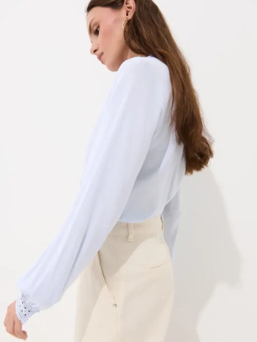 Blusen, Hemden>MOHITO Shirt aus Viskose in Hell Blau