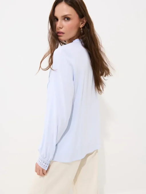 Blusen, Hemden>MOHITO Shirt aus Viskose in Hell Blau