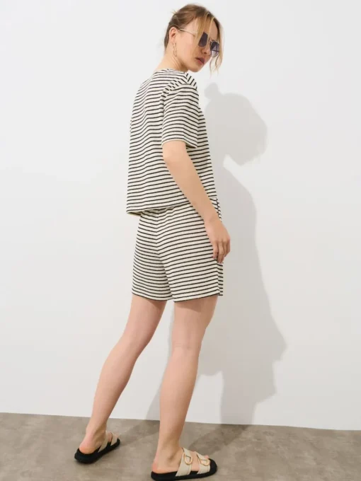 Shorts>MOHITO Shorts Creme