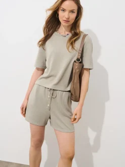 Sets|Shorts>MOHITO Shorts Grün