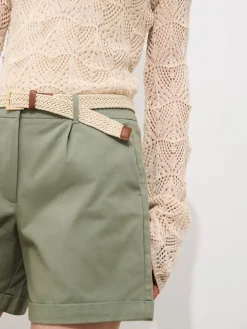 Shorts>MOHITO Shorts mit Gürtel Grün