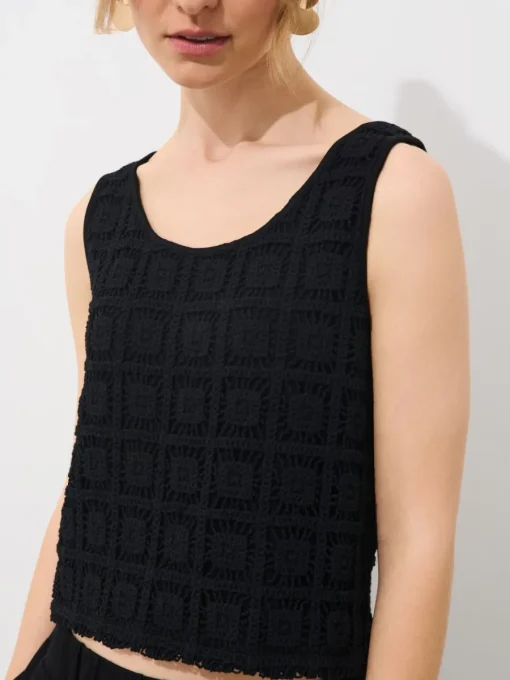 T-shirts, Tops>MOHITO Top mit Lochmuster Schwarz