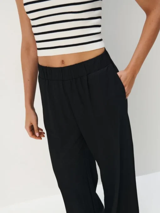 Hosen>MOHITO Wide leg trousers Schwarz